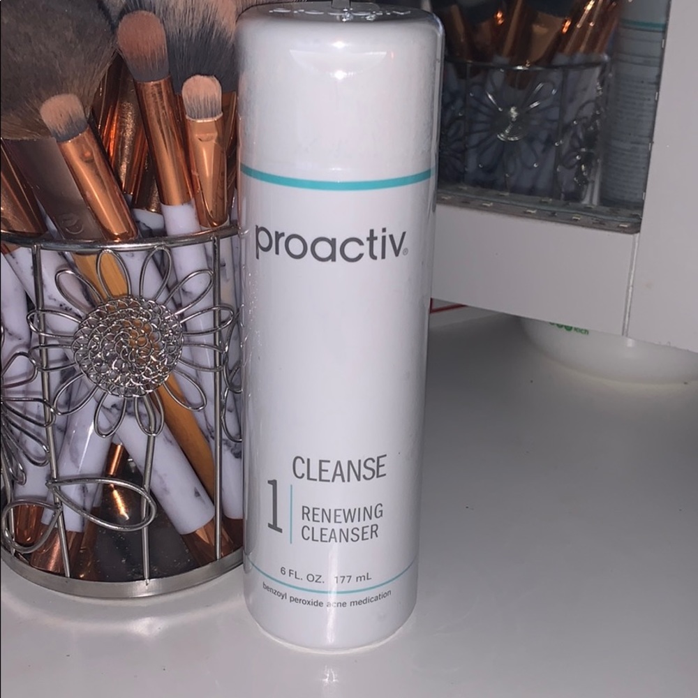 Proactiv Renewing Cleanser